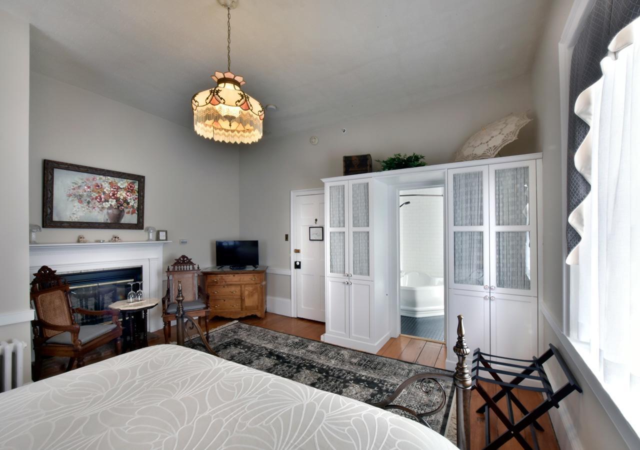 Brockamour Manor Bed And Breakfast Niagara-on-the-Lake Bagian luar foto