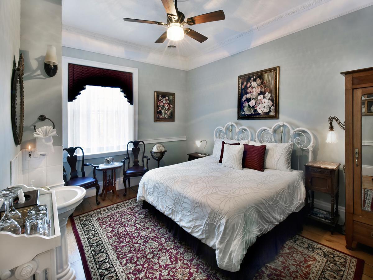 Brockamour Manor Bed And Breakfast Niagara-on-the-Lake Bagian luar foto
