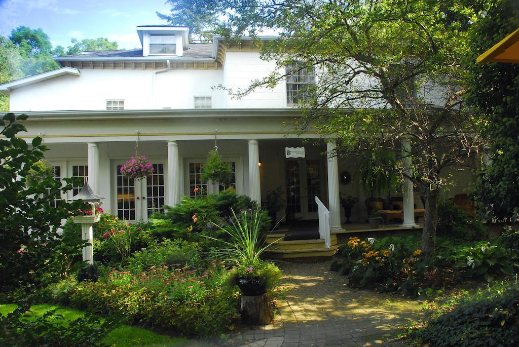 Brockamour Manor Bed And Breakfast Niagara-on-the-Lake Bagian luar foto