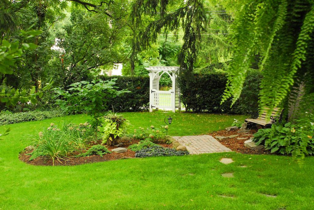 Brockamour Manor Bed And Breakfast Niagara-on-the-Lake Bagian luar foto