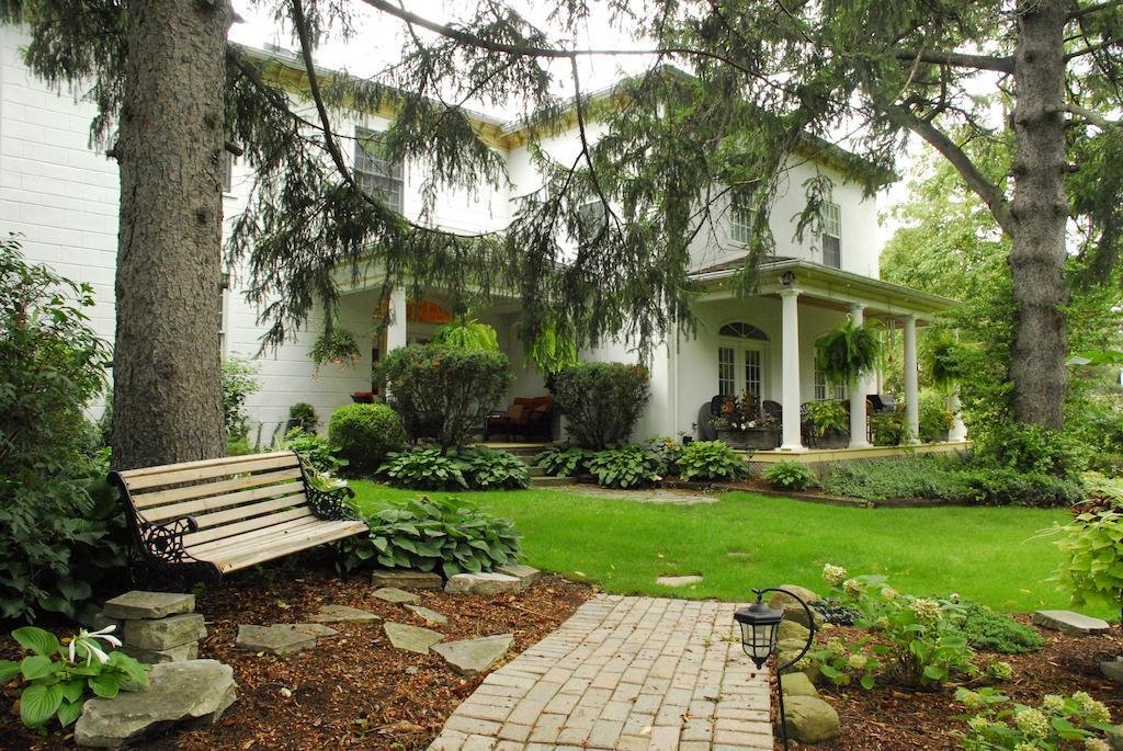 Brockamour Manor Bed And Breakfast Niagara-on-the-Lake Bagian luar foto