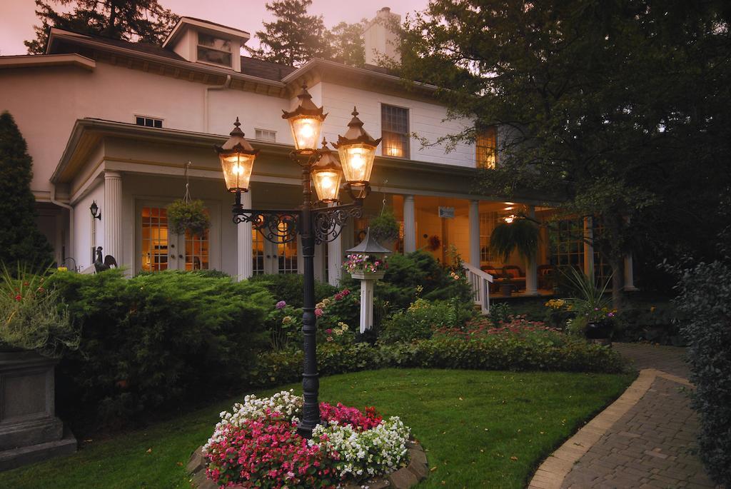 Brockamour Manor Bed And Breakfast Niagara-on-the-Lake Bagian luar foto